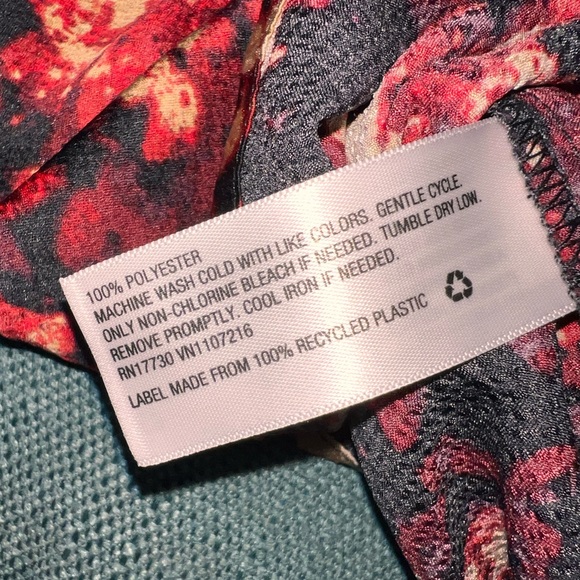 Prologue pull over blouse w/ tie in back of neck, eyelet hook clasp, beautiful - Picture 9 of 13